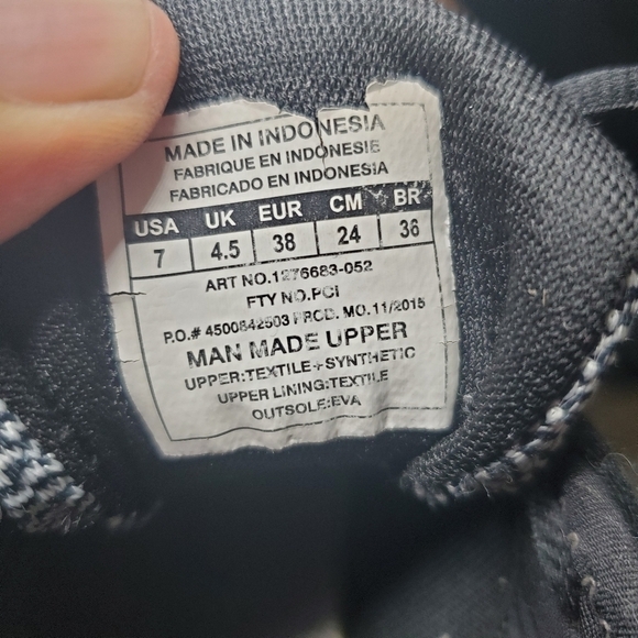 Under Armour Flow RN Grid Women Shoes Size 7 Black Gray 1276683-052 - Picture 7 of 12